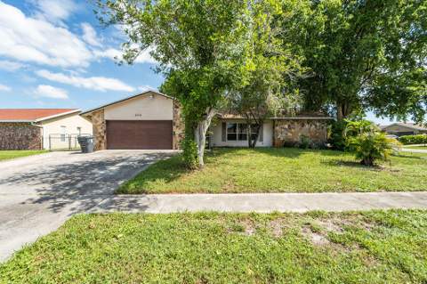4718 Blue Pine Circle, Greenacres FL - photo 9 of 41