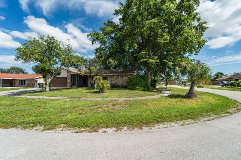 4718 Blue Pine Circle, Greenacres FL - photo 10 of 41