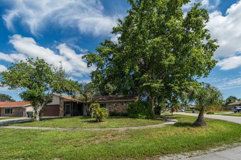 4718 Blue Pine Circle, Greenacres FL - photo 11 of 41