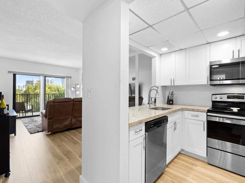 1 bedroom Condominium at 900 River Reach Drive #406, River Reach Condominium I, Fort Lauderdale — photo 4