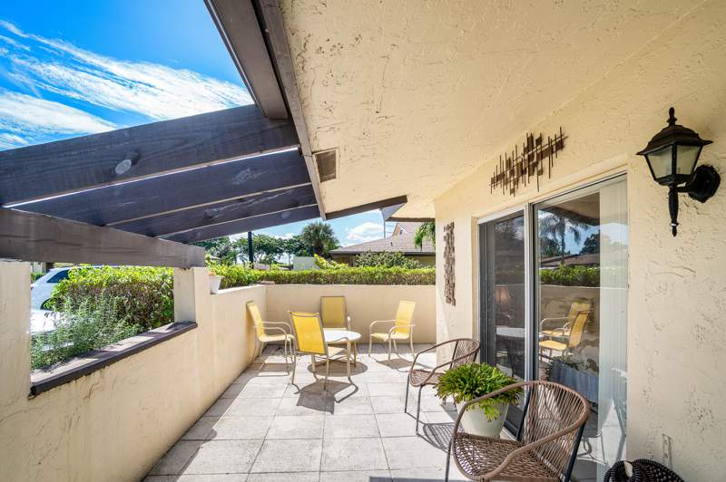 2 bedroom Villa at 13837 Via Aurora #A, Palm Greens At Villa Del Ray Condo II, Delray Beach — photo 4