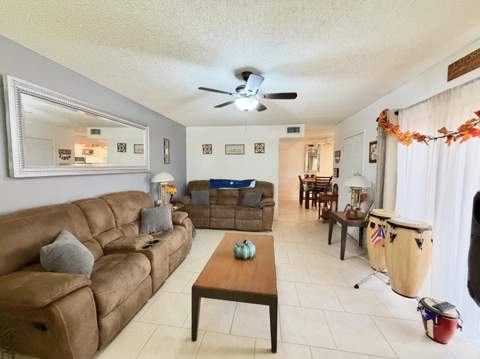 3838 Victoria Drive, West Palm Beach FL - photo 11 of 22