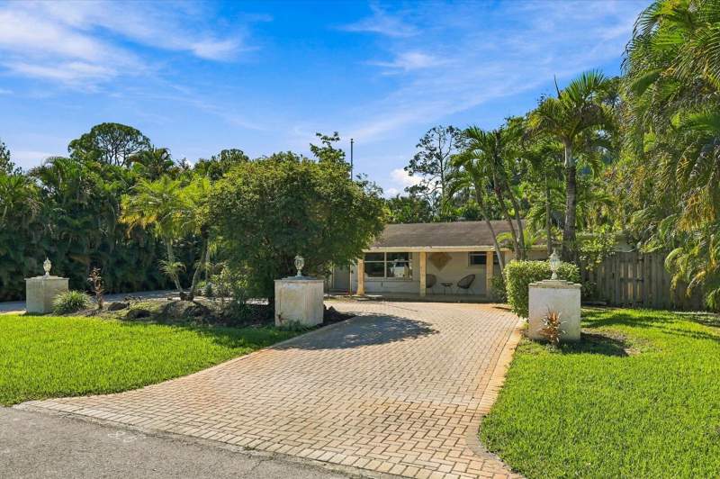 5 bedroom Single Family Residence at 5660 Lee Drive, West Palm Beach, West Palm Beach — photo 2