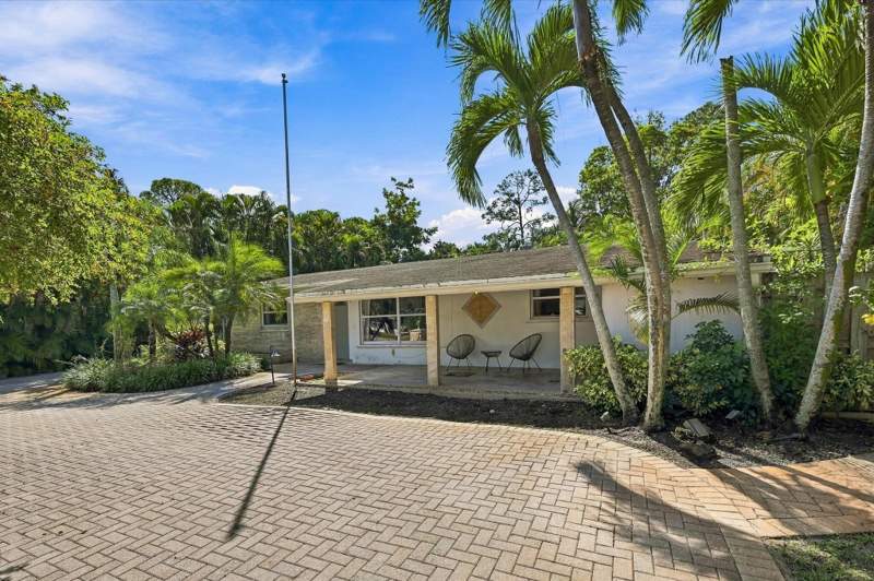 5 bedroom Single Family Residence at 5660 Lee Drive, West Palm Beach, West Palm Beach — photo 3