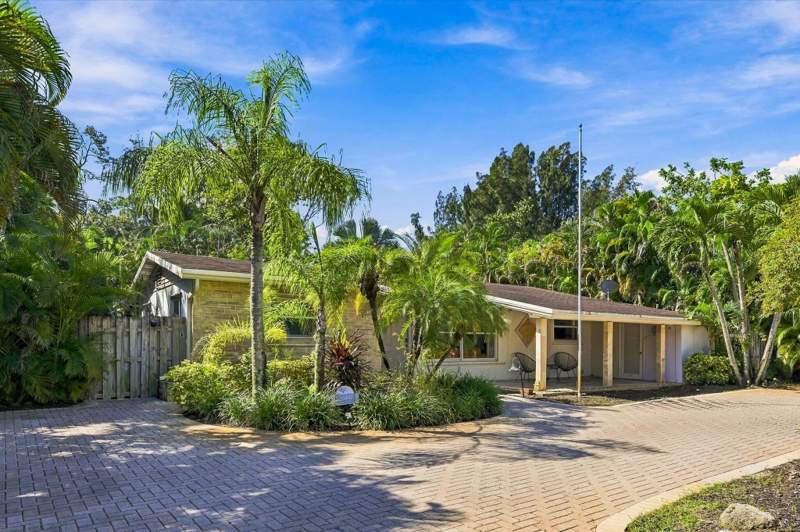 5 bedroom Single Family Residence at 5660 Lee Drive, West Palm Beach, West Palm Beach — photo 5