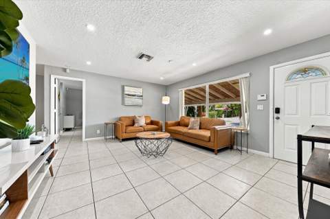 5660 Lee Drive, West Palm Beach FL - photo 10 of 42