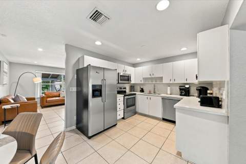 5660 Lee Drive, West Palm Beach FL - photo 12 of 42