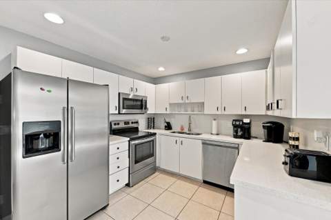 5660 Lee Drive, West Palm Beach FL - photo 13 of 42