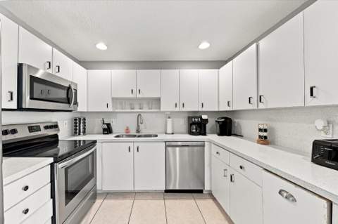 5660 Lee Drive, West Palm Beach FL - photo 14 of 42