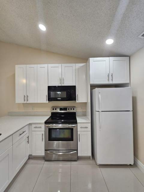 480 Hardwood Place, Boca Raton FL - photo 7 of 36