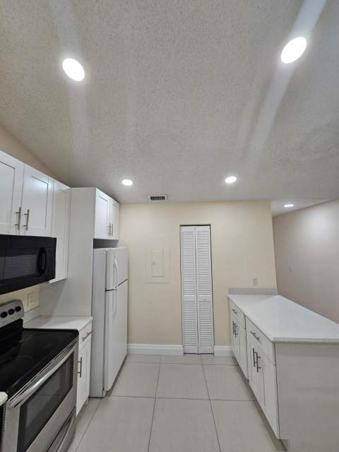 480 Hardwood Place, Boca Raton FL - photo 9 of 36
