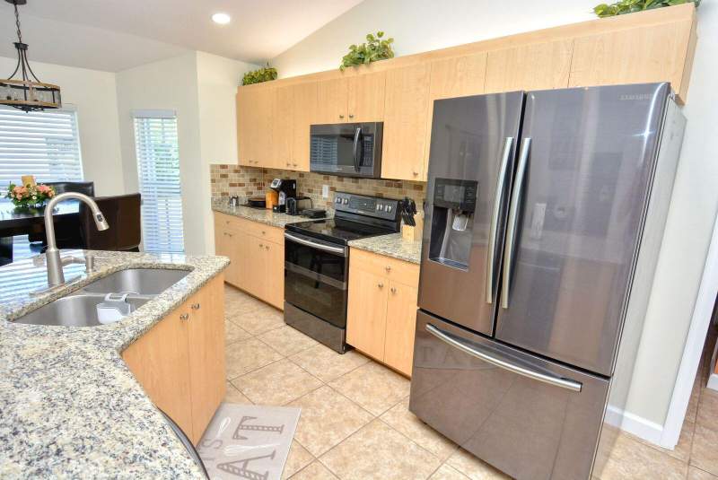 3 bedroom Single Family Residence at 220 W Arbor Avenue, River Park Unit 1, Port St. Lucie — photo 5