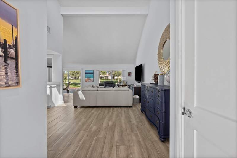 2 bedroom Single Family Residence at 17014 Traverse Circle, Greens Cay Of Jonathans Landing, Jupiter — photo 5