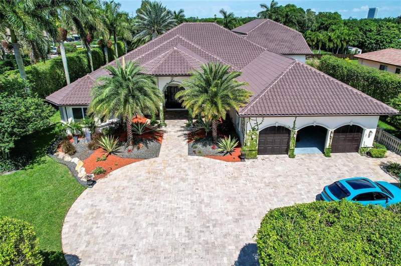 4 bedroom Single Family Residence at 1203 NW 121st Avenue, Plantation Acres, Plantation — photo 2