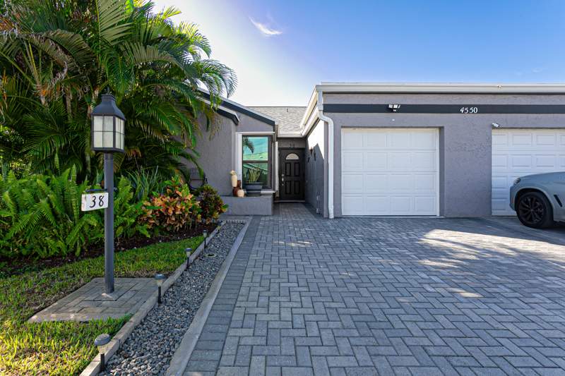 2 bedroom Townhouse at 4550 Biddeford Avenue #38, Lakeside Green Pl 6, West Palm Beach — photo 4