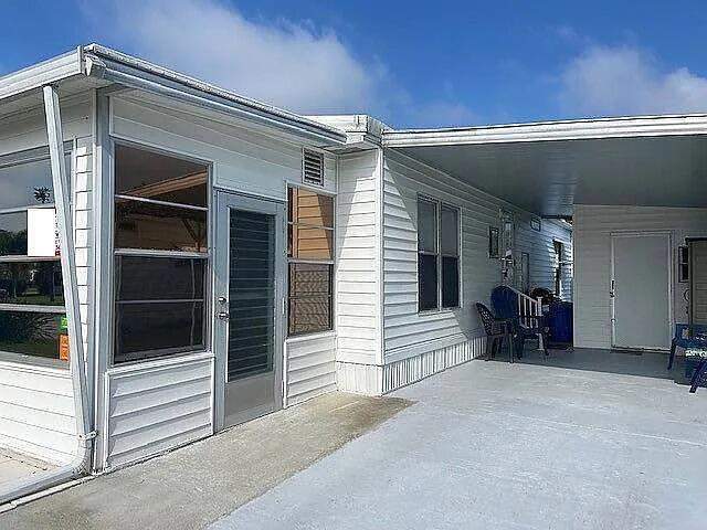 2 bedroom Mobile Home at 21 Flores Way, Spanish Lakes Riverfront 55+ Community, Port St. Lucie — photo 3