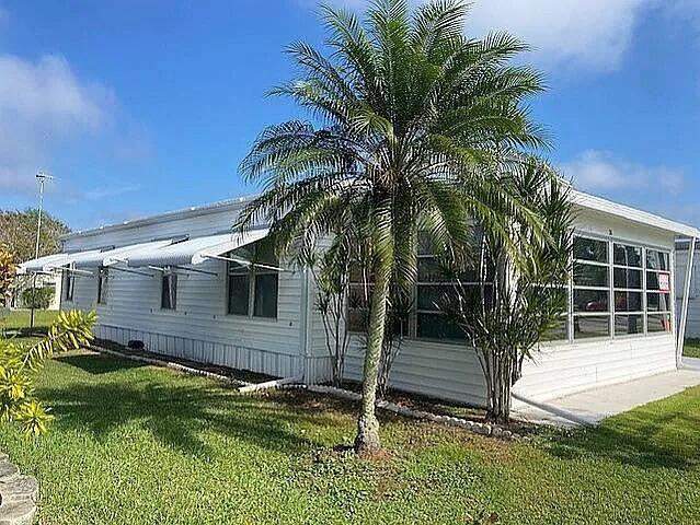 2 bedroom Mobile Home at 21 Flores Way, Spanish Lakes Riverfront 55+ Community, Port St. Lucie — photo 4