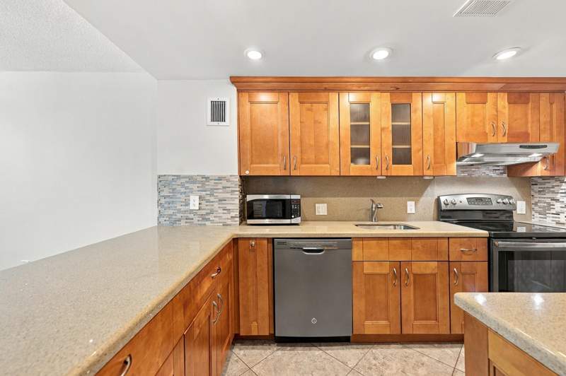 2 bedroom Condominium at 1021 Hillsboro Mile #103, Landmark At Hillsboro Condo, Hillsboro Beach — photo 3