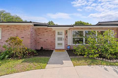 324 Sandpiper Avenue, Royal Palm Beach FL - photo 7 of 32