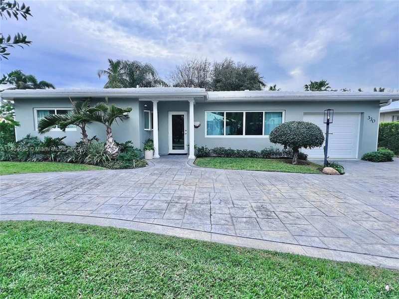 2 bedroom Single Family Residence at 330 Cascade Lane, Palm Beach Shores, Palm Beach Shores — photo 1
