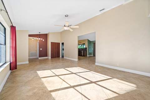 5527 Adair Way, Lake Worth FL - photo 10 of 76