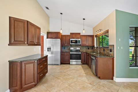 5527 Adair Way, Lake Worth FL - photo 15 of 76