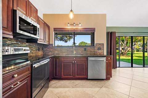 5527 Adair Way, Lake Worth FL - photo 14 of 76