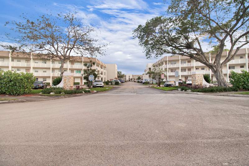 2 bedroom Condominium at 6890 Royal Palm Boulevard #101H, Royal Park Gardens Iii-H Condo, Margate — photo 3
