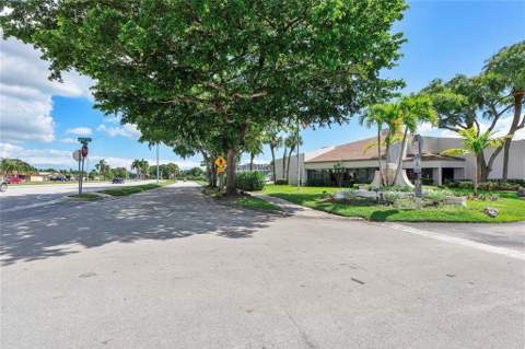 6890 Royal Palm Boulevard #101H, Margate FL - photo 7 of 26