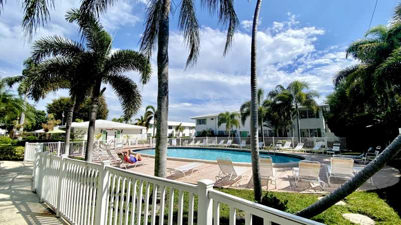 1 bedroom Stock Cooperative at 6263 NE 19th Avenue #1024, Georgian Court Apts North Co-Op, Fort Lauderdale — photo 1