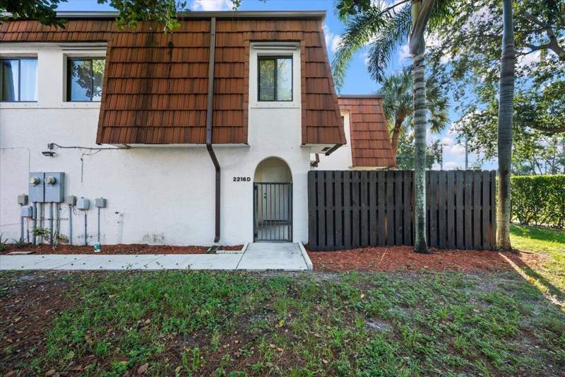 3 bedroom Townhouse at 2216 White Pine Circle #D, Pines 2, Greenacres — photo 3