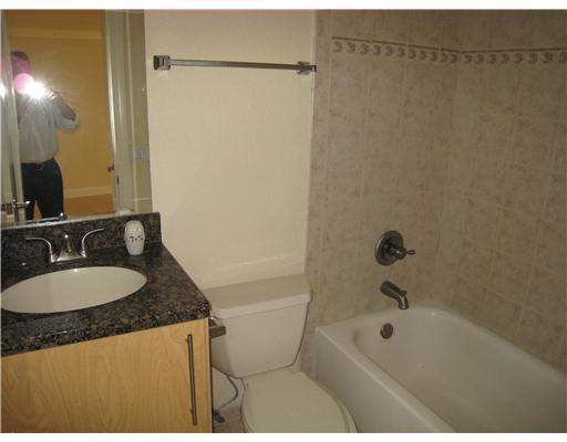 2 bedroom Condominium at 811 NE 14th Place #6, Middle River Manor Condo, Fort Lauderdale — photo 5