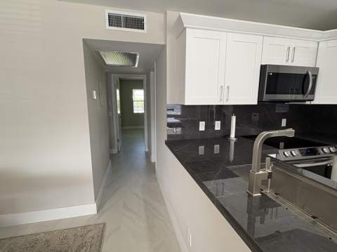 186 Upminster I #186, Deerfield Beach FL - photo 10 of 41