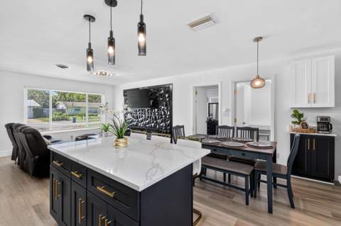 19005 SE Southgate Drive, Tequesta FL - photo 11 of 71