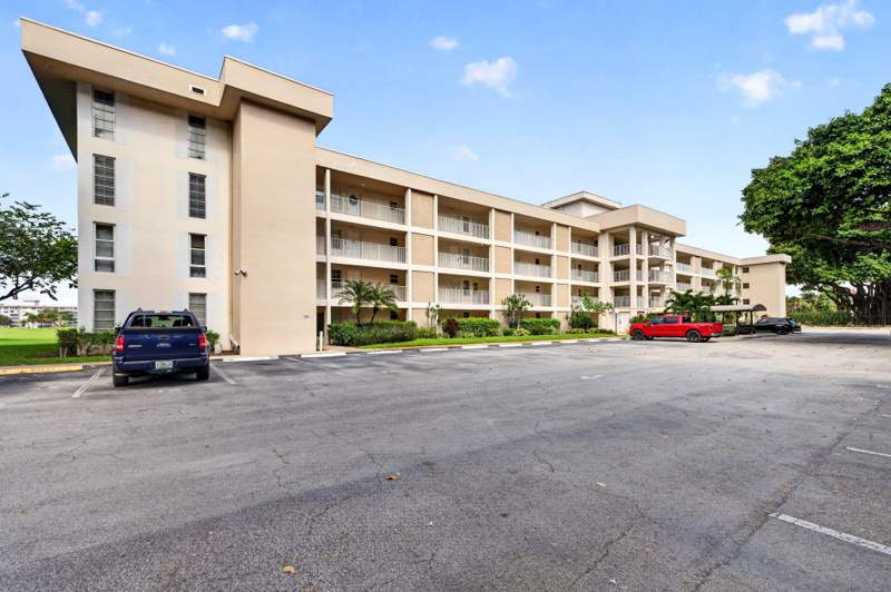 1 bedroom Condominium at 2601 S Course Drive #403, No 23 Palm-Aire Country Club, Pompano Beach — photo 2