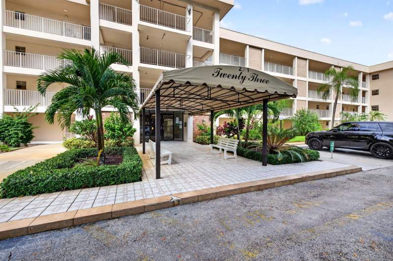 1 bedroom Condominium at 2601 S Course Drive #403, No 23 Palm-Aire Country Club, Pompano Beach — photo 3