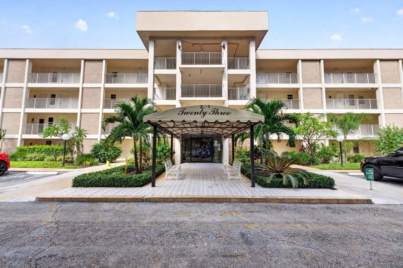 1 bedroom Condominium at 2601 S Course Drive #403, No 23 Palm-Aire Country Club, Pompano Beach — photo 4