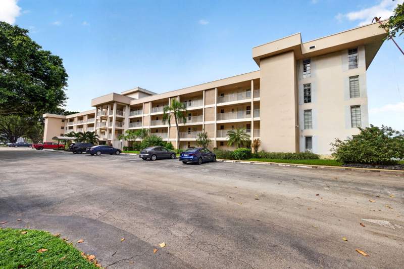 1 bedroom Condominium at 2601 S Course Drive #403, No 23 Palm-Aire Country Club, Pompano Beach — photo 5