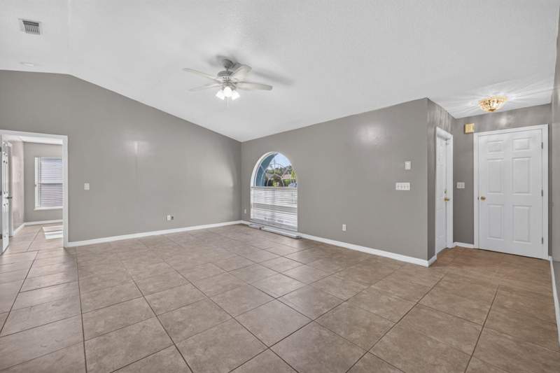 3 bedroom Single Family Residence at 254 SW Starfish Avenue, Port St Lucie Section 13, Port St. Lucie — photo 3