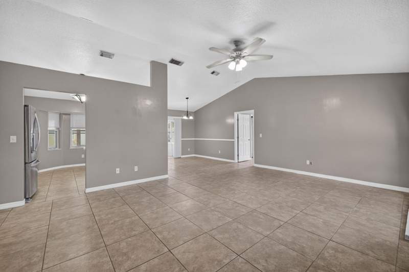 3 bedroom Single Family Residence at 254 SW Starfish Avenue, Port St Lucie Section 13, Port St. Lucie — photo 4