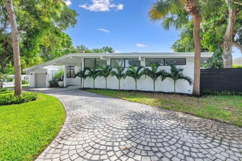 4 bedroom Single Family Residence at 7512 W Lake Drive, Lake Clarke Estates, West Palm Beach — photo 1