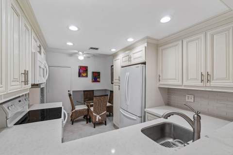 10076 Cedar Point Boulevard #402, Boynton Beach FL - photo 8 of 37