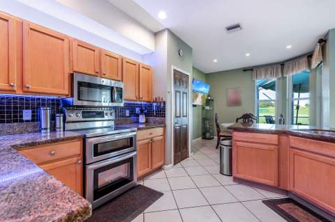 1233 Avondale Lane, West Palm Beach FL - photo 13 of 38