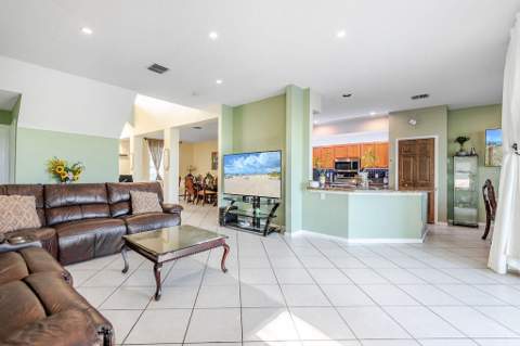 1233 Avondale Lane, West Palm Beach FL - photo 11 of 38