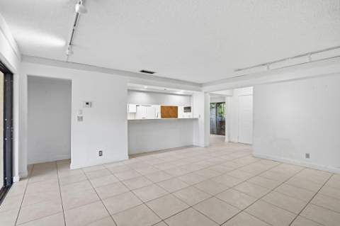 6850 Tiburon Drive, Boca Raton FL - photo 6 of 30
