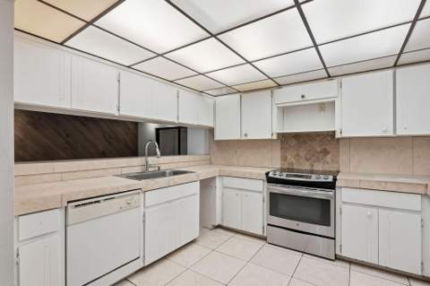 6850 Tiburon Drive, Boca Raton FL - photo 8 of 30