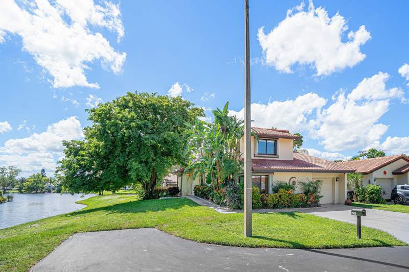 4 bedroom Single Family Residence at 2810 Sand Pines Court, Lantana Pines 1 Sportsmens Club, Lake Worth — photo 3