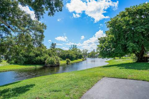 2810 Sand Pines Court, Lake Worth FL - photo 6 of 48