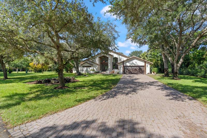 4 bedroom Single Family Residence at 6901 NW 61st Avenue, Countrys Point, Parkland — photo 2
