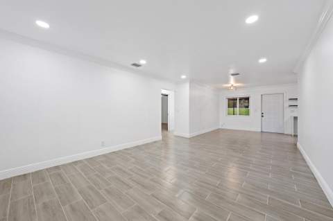 5521 Parker Avenue, West Palm Beach FL - photo 8 of 38